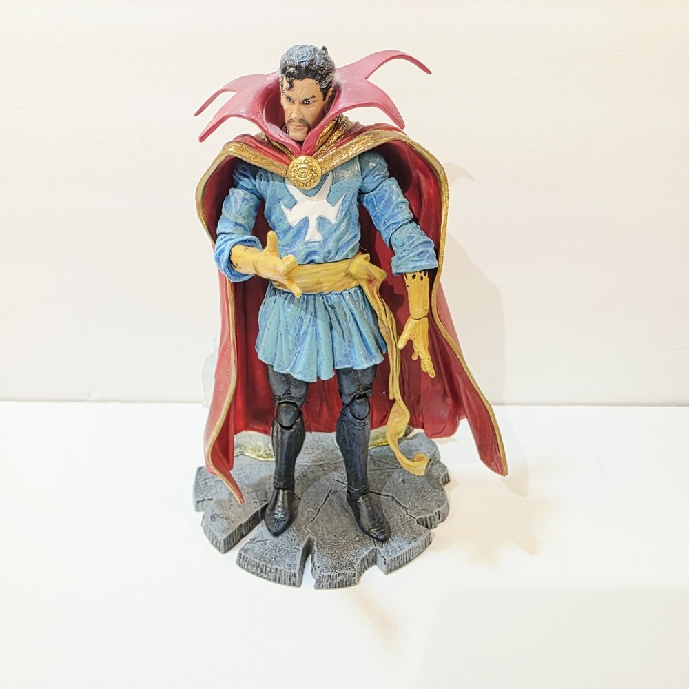 Marvel Select Doctor Strange Action Figure with Stand, Cape & Necklace 7"
